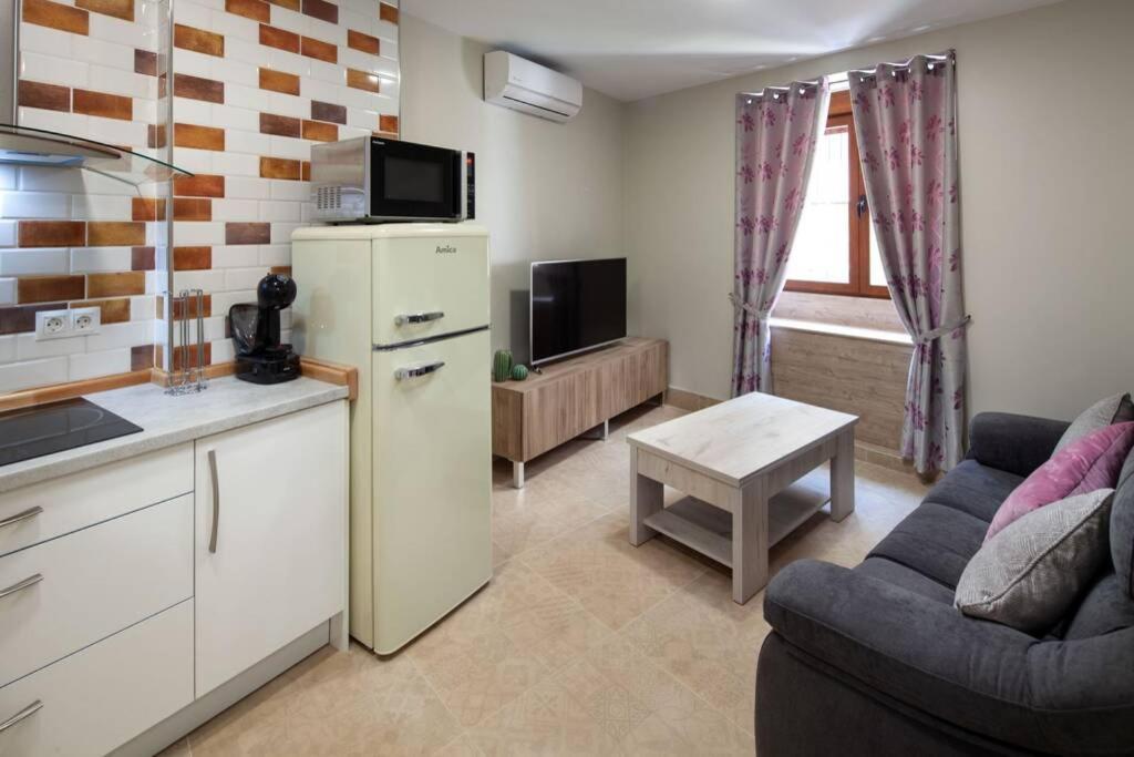 San Juan Roomalaga By Bossh! Apartments المظهر الخارجي الصورة